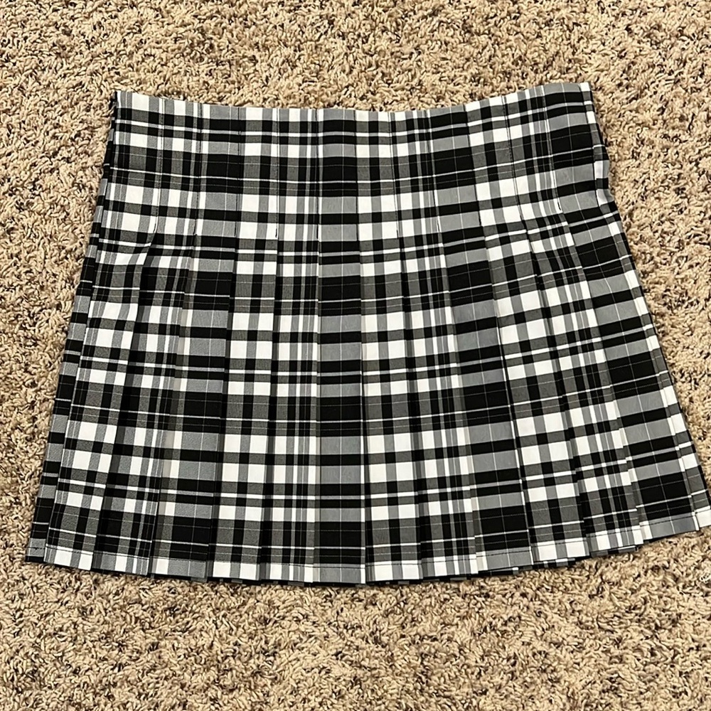 Size XL black and white plaid school girl skirt